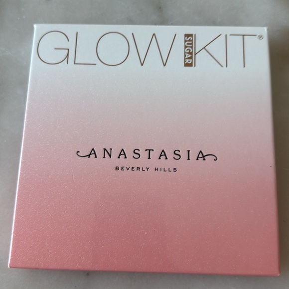 Anastasia Beverly Hills Sugar Glow Kit in Sugar Glow Kit Powder Highlighters - Picture 9 of 13